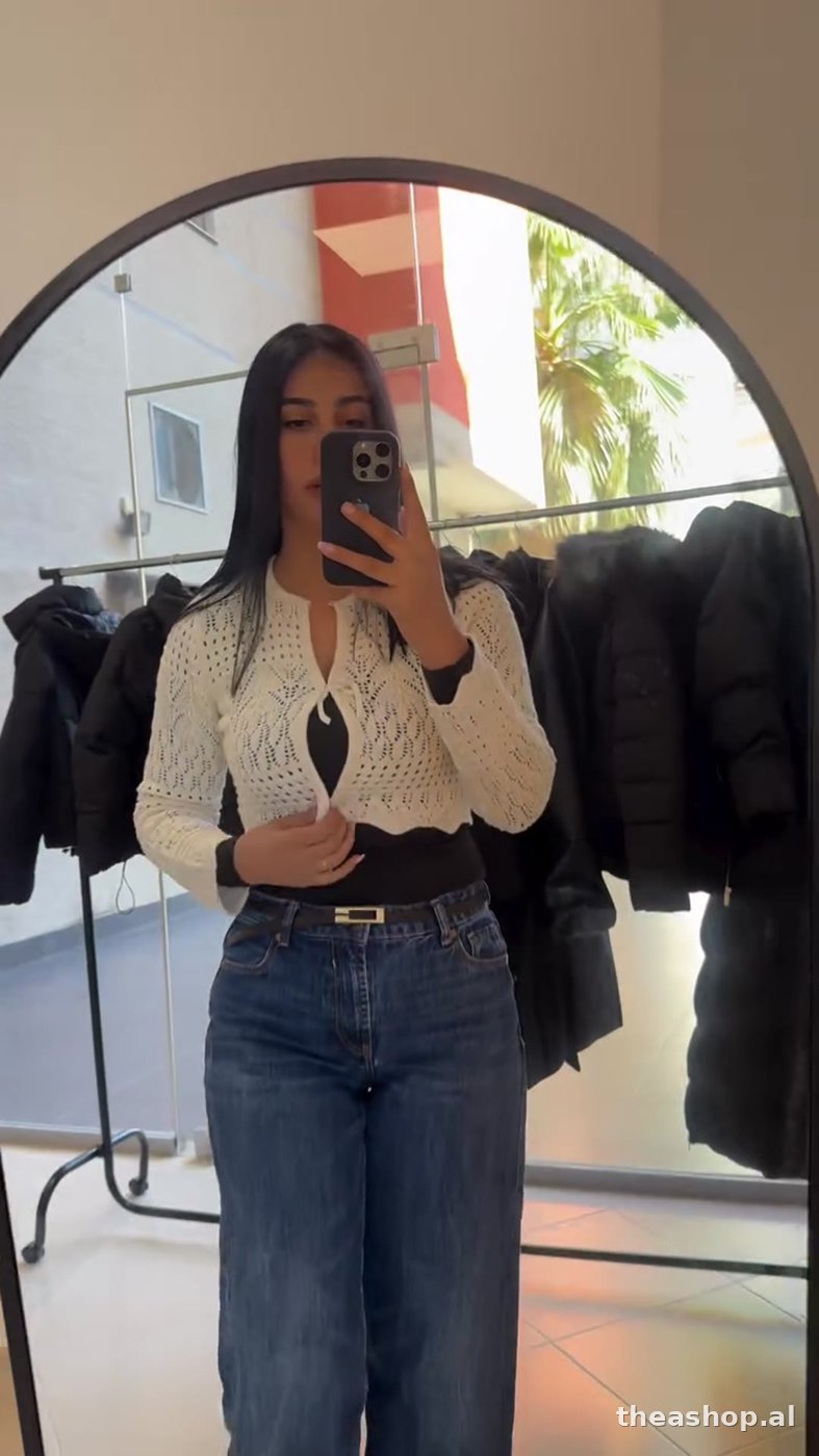 Kardigan krem me thurje të hapur dhe lidhëse